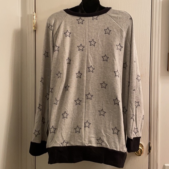 (3X) Plus Size Star Print Sweater - Picture 4 of 5